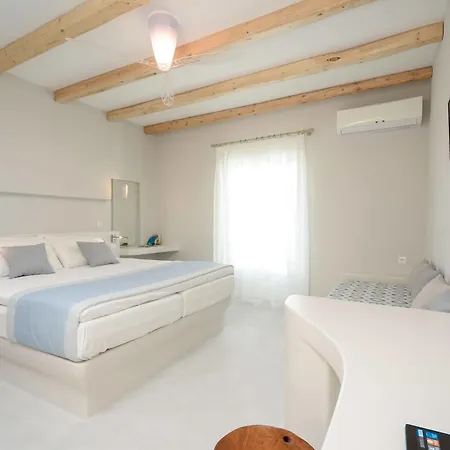 Antony Suites And Residences (Adults Only)